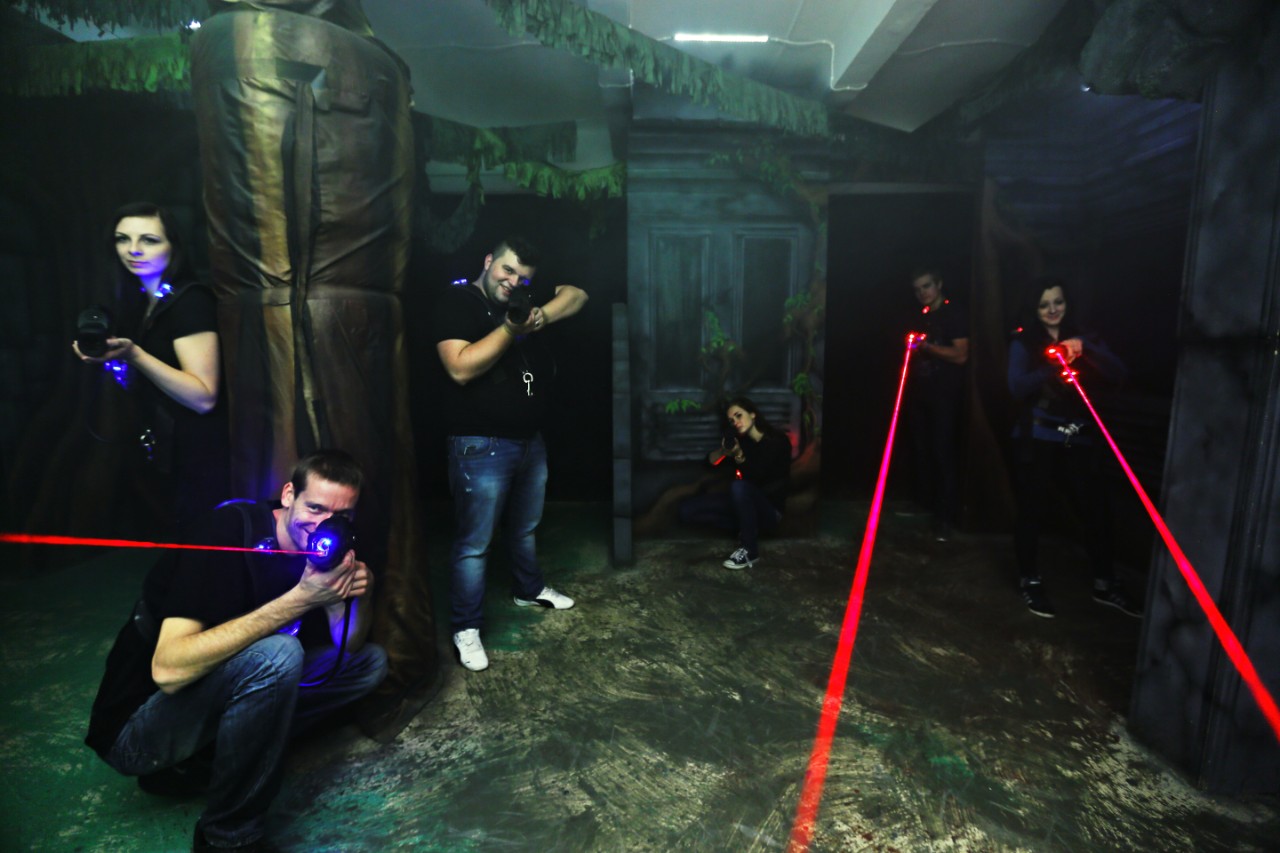 Pryč s nudou – vyrazte na laser game